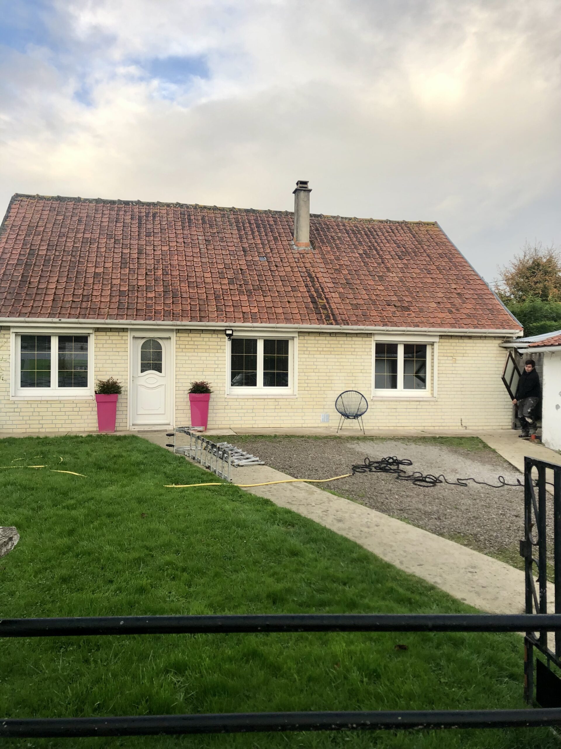 Toiture avant nettoyage - mousses et salissures