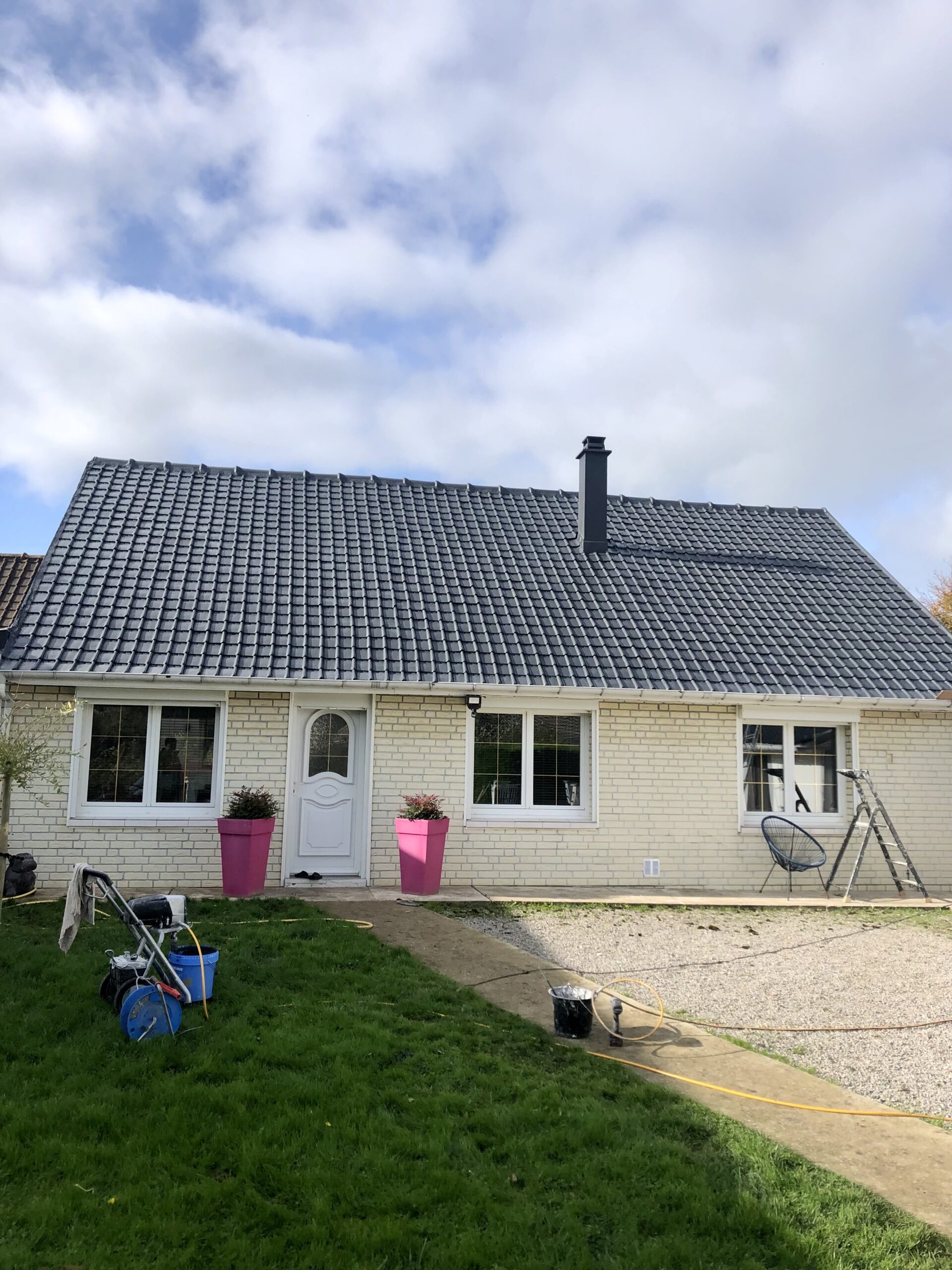 Toiture après nettoyage et remise en peinture